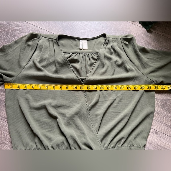 Japna Surplice Cropped Sleeve Side Tie Blouse Olive Green Size Medium - Picture 7 of 7